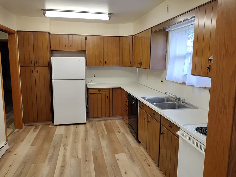 824 Arbor St — Photo 5