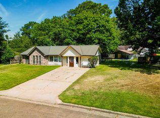 4950 Oak Leaf Dr, Jackson, MS 39212