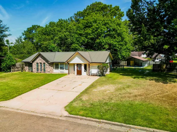 4950 Oak Leaf Dr, Jackson, MS 39212