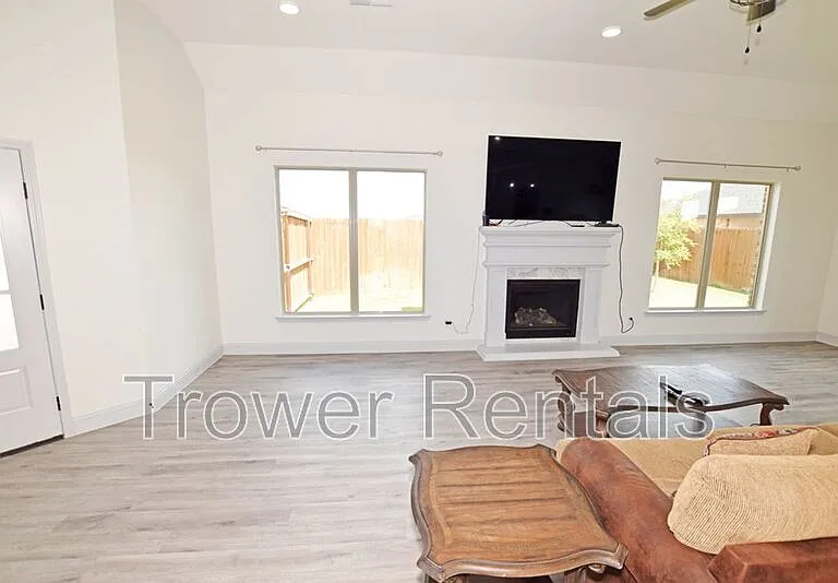 8650 Fortuna Ct — Photo 9