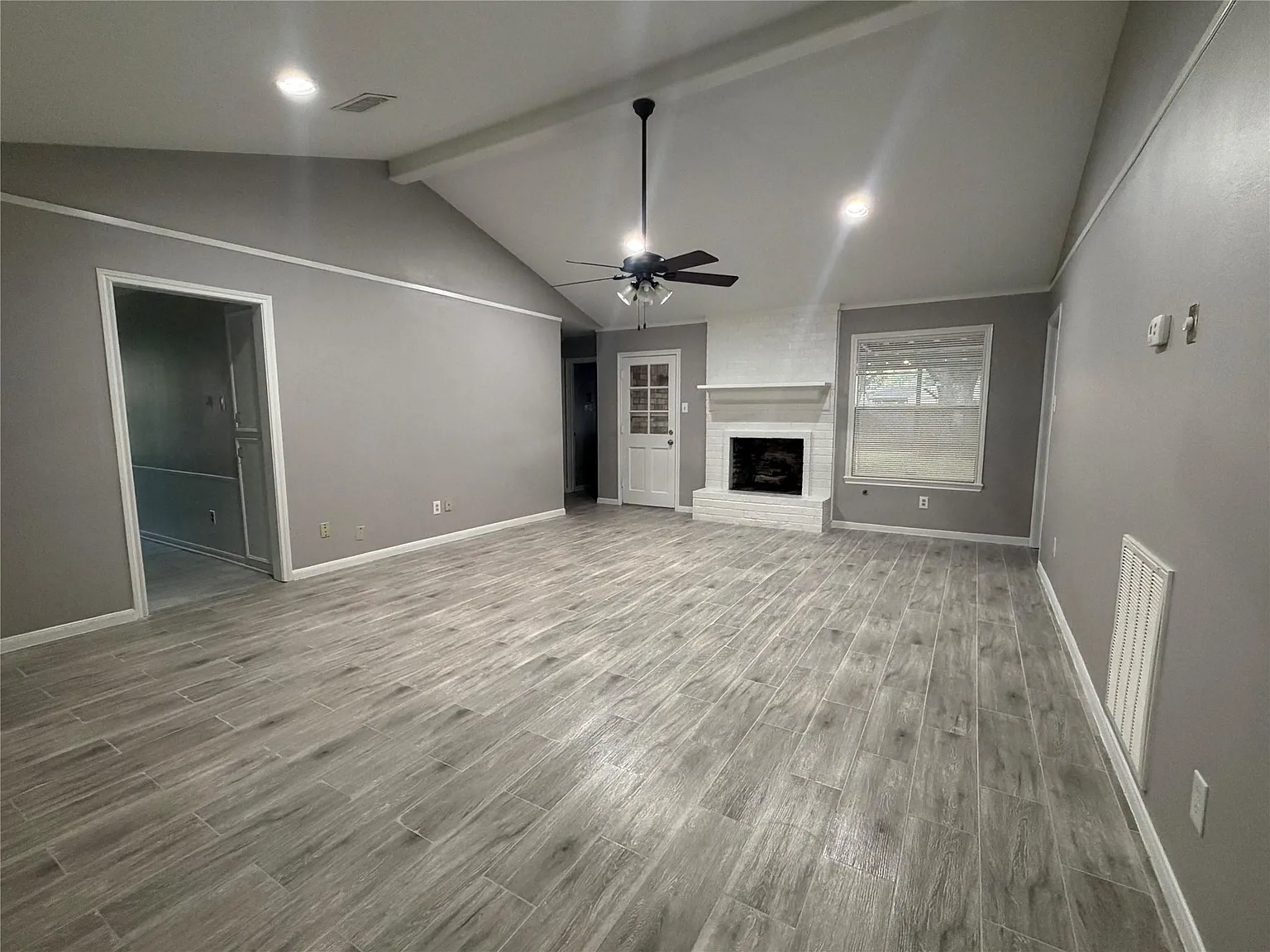 3 bed, 2.0 bath, 1702 sqft, $1,900 — Photo 4
