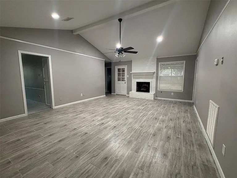 3815 Avenue R — Photo 4