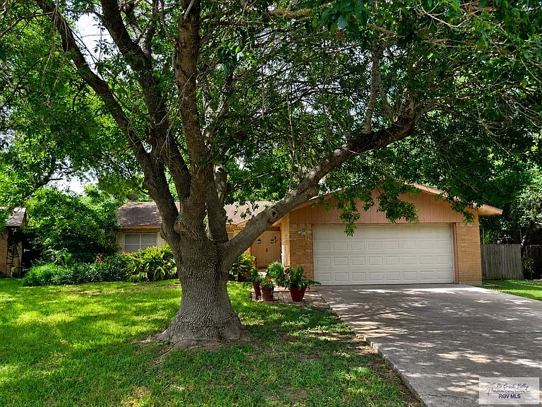 34 Red Bay Cir — Photo 1