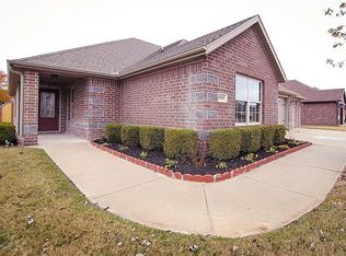 2908 N 18th St, Rogers, AR 72756