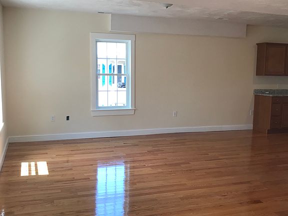 2nd image of 146 Alma St #146