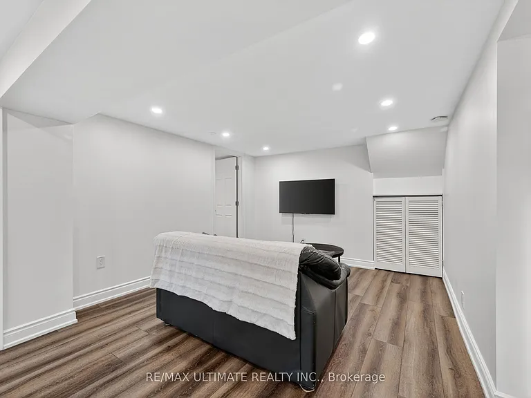 818 Krosno Blvd #BASEMENT — Photo 6