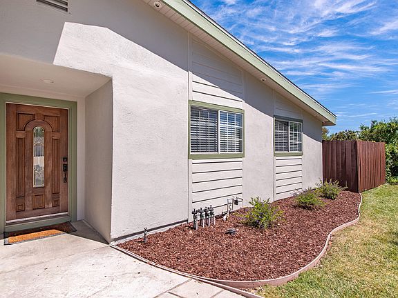 2nd image of 866 Linden Cir