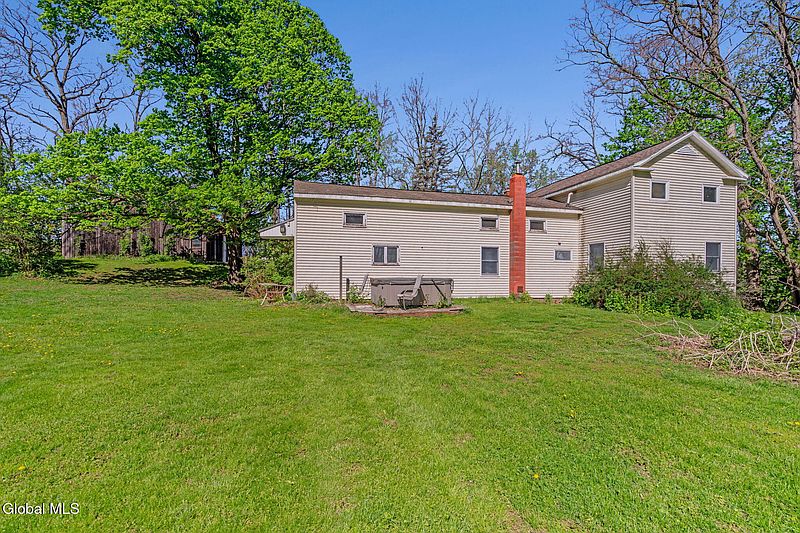 5th image of 533 New Baltimore Road