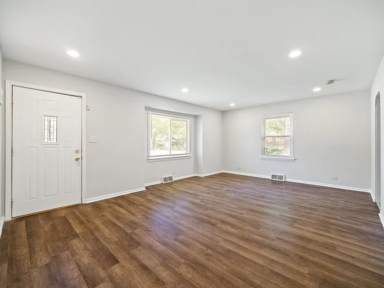 16802 Bulger Ave — Photo 6