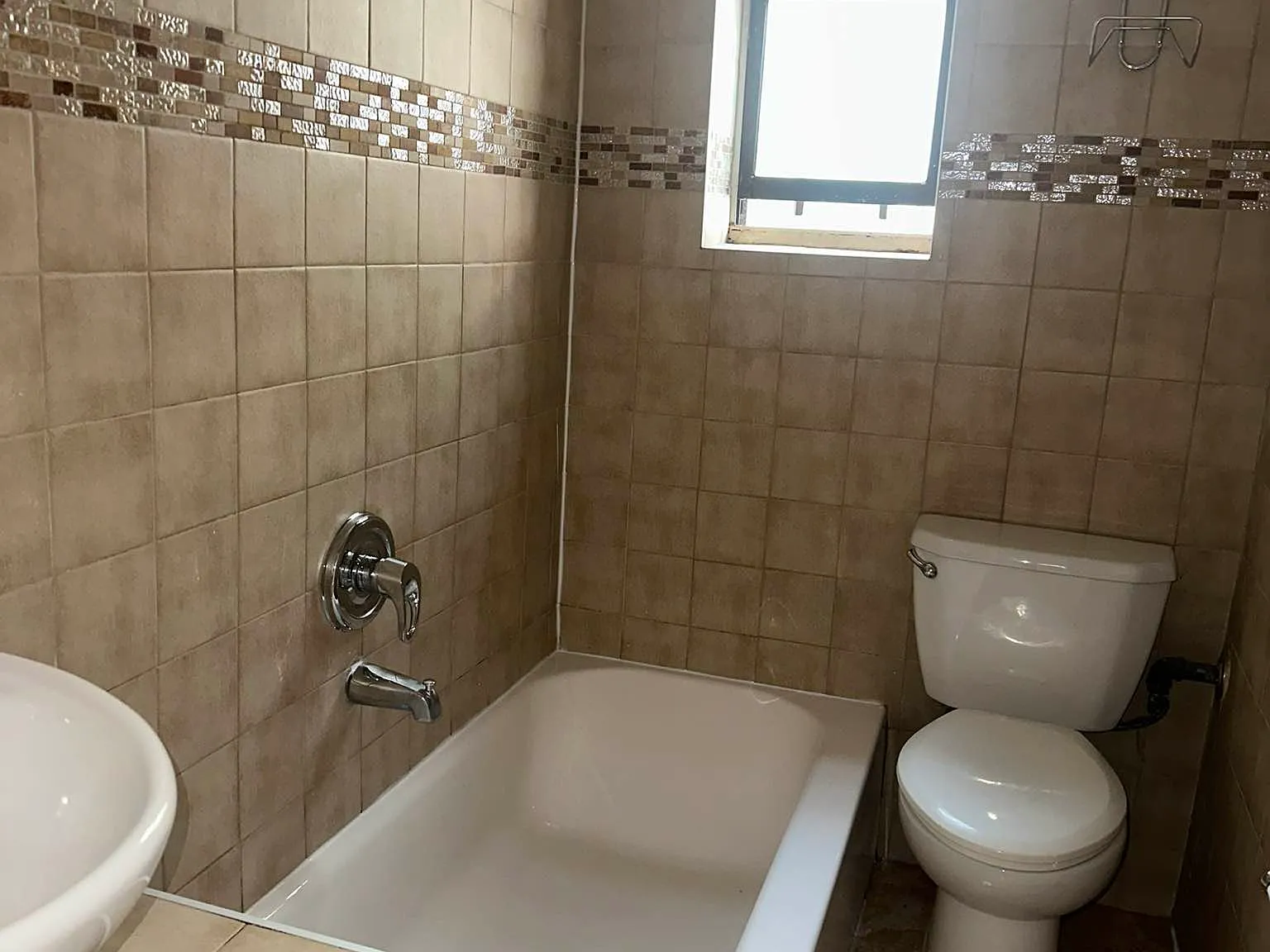 287 Linden Boulevard — Photo 3