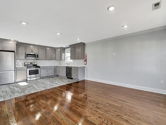 3rd image of 126 N 15th St #2