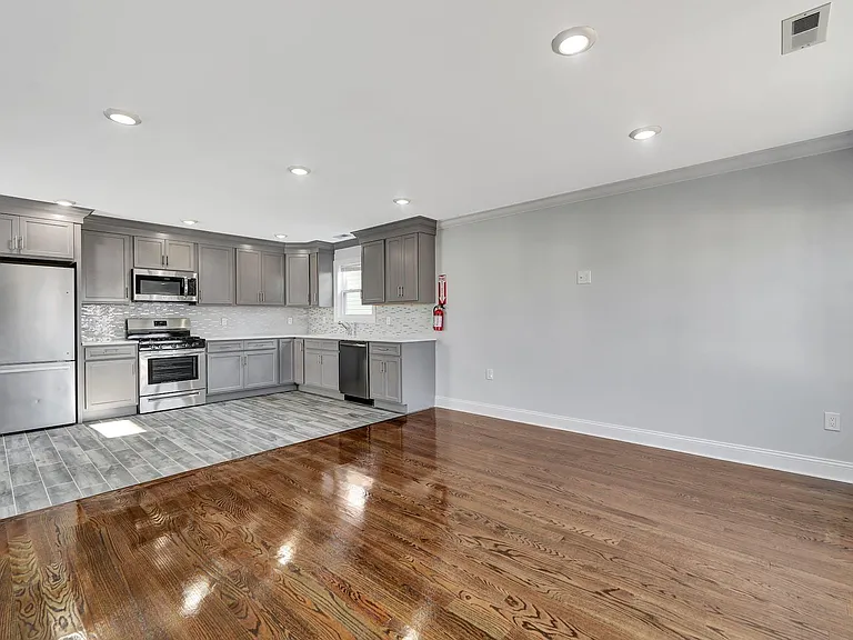 126 N 15th St #2 — Photo 3