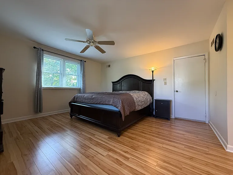 806 Warfield Ln — Photo 10