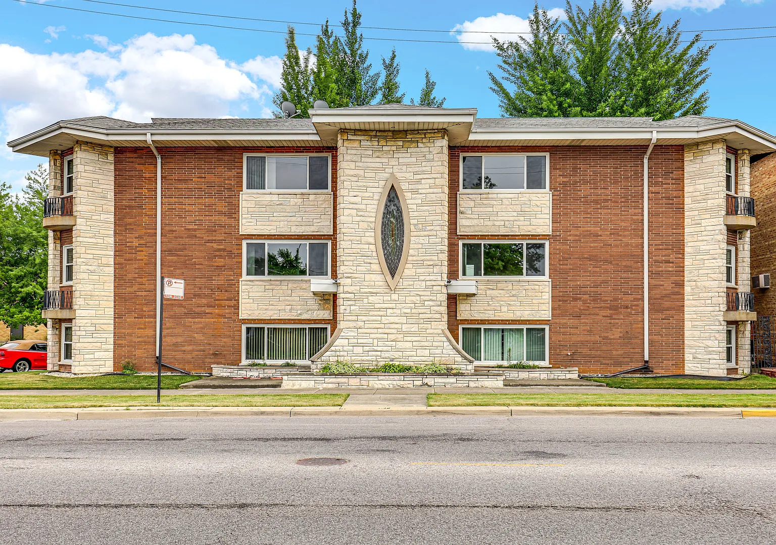 2 bed, 900 sqft, $1,750 — Photo 1