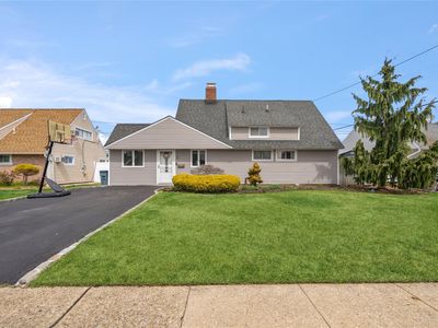 15 Wisteria Lane, Wantagh, NY, 11793