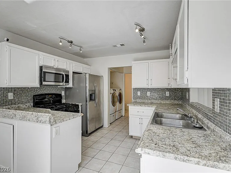 4040 Castle Cove Dr #4040 — Photo 18