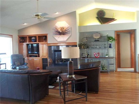 3rd image of 35 Evanton Dr