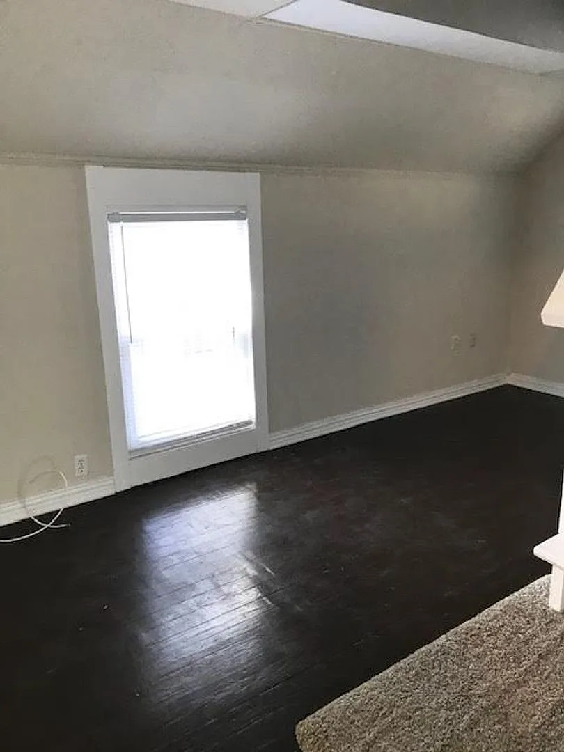 1 Bedroom Garage Apartment on Austin Avenue — Photo 1