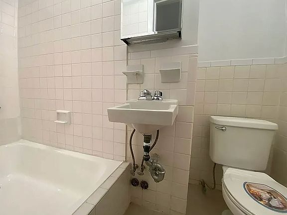 5th image of 1604 1st Ave #3B2
