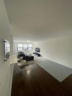 3rd image of 400 E 89th St APT 12J
