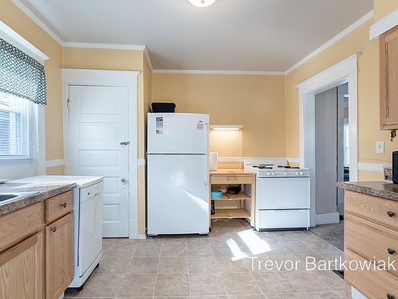2nd image of 1134 Cromwell Ave SW