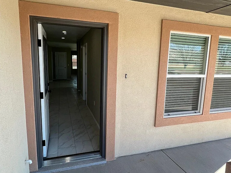 910 W Jaffa St — Photo 2