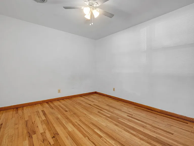 123 Columbia Dr — Photo 12