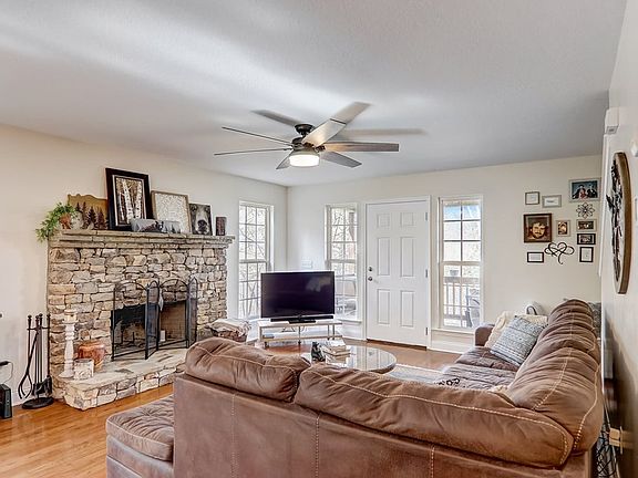 4th image of 1227 S Country Club Dr