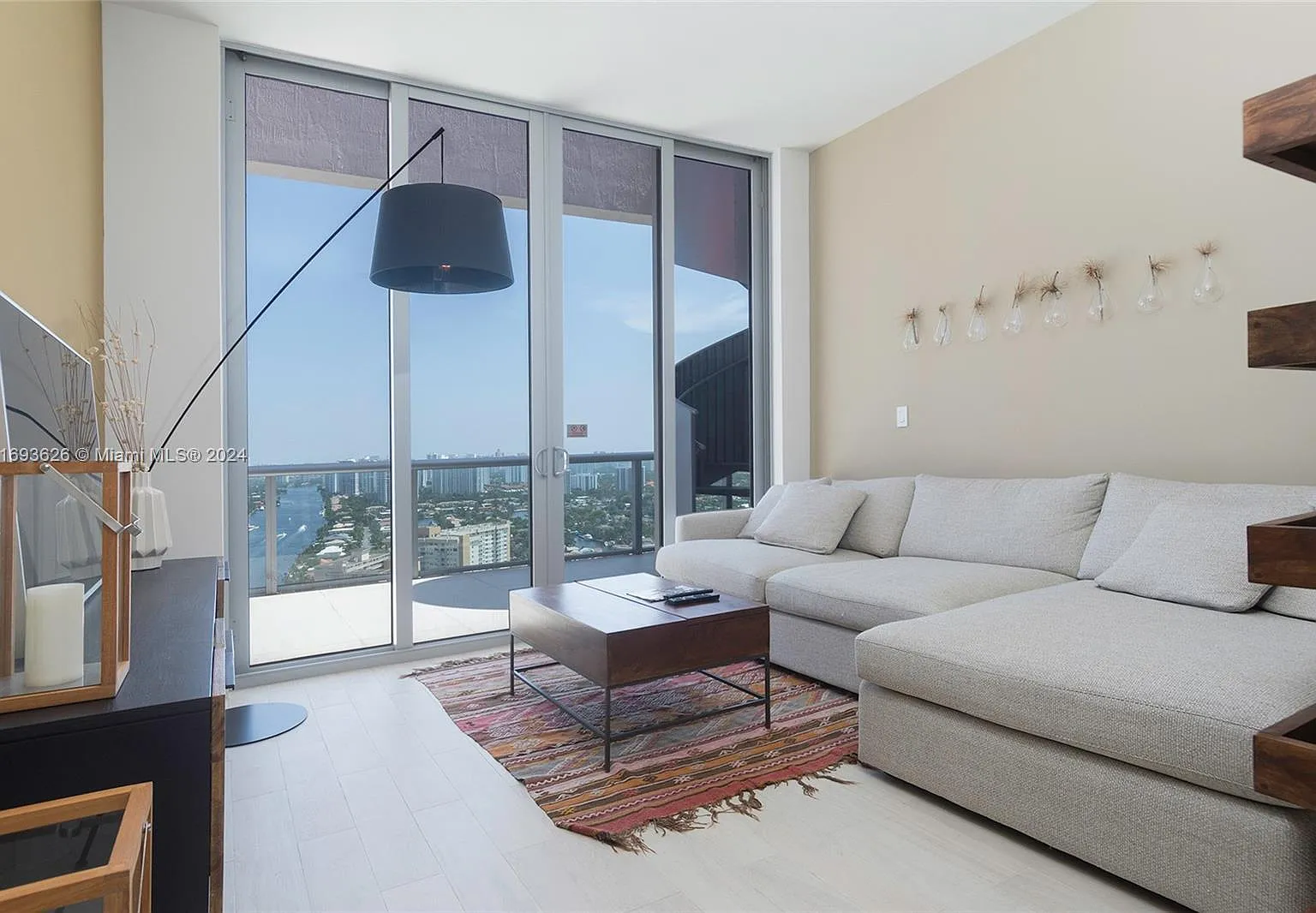 Beachwalk Condominium — Photo 3