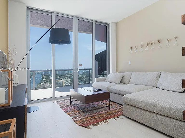 2600 E Hallandale Beach Blvd #T3307 — Photo 3