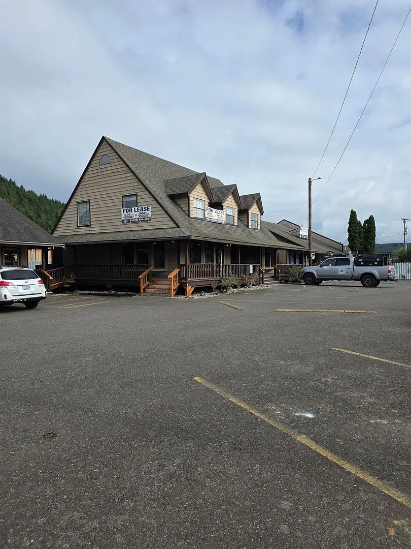 Charming 2 Bedroom Apartment In The Heart Of Reedsport Oregon! — Photo 1