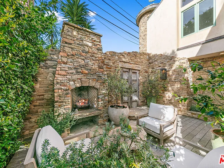 24920 Malibu Rd — Photo 43