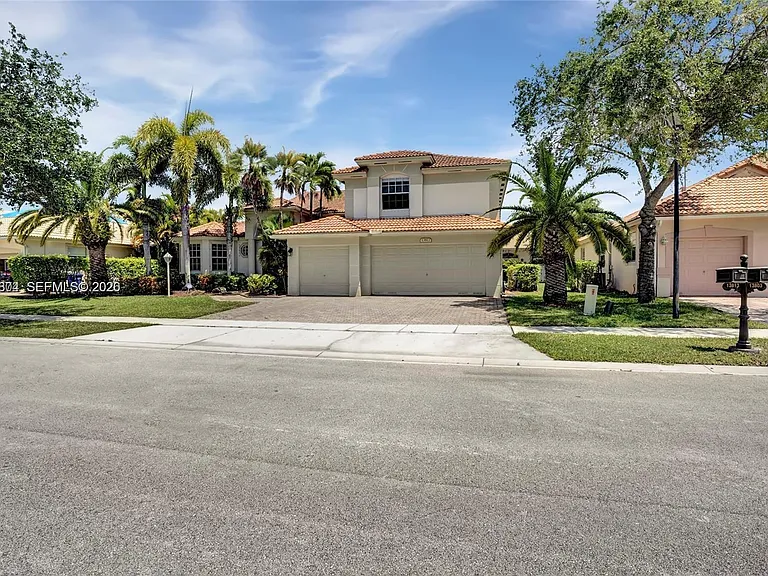 13813 NW 21st St — Photo 2