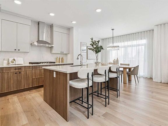 2nd image of 94 S Prince Cres