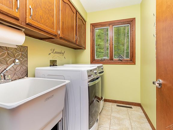 5th image of 4613 Oakridge Dr