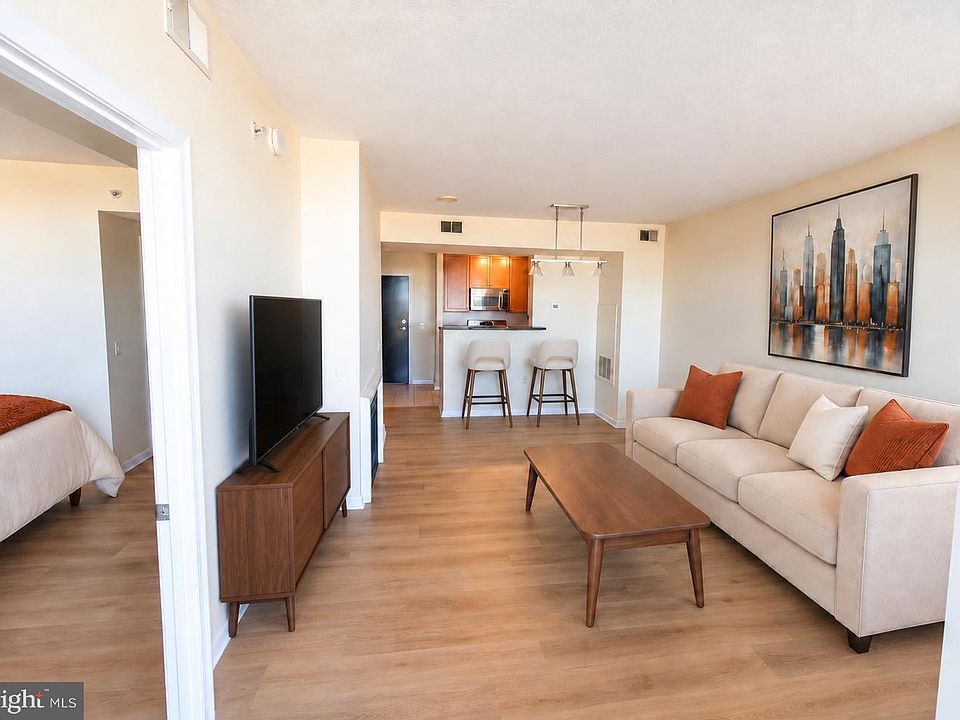 1st image of 851 N Glebe Rd APT 1714