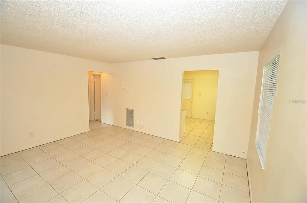 2 bed, 1.0 bath, 835 sqft, $1,395 — Photo 3