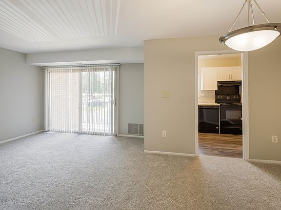 3rd image of 700 Heritage Ln #Ca1