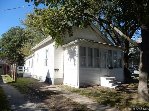 525 S Main St, Taylorville, IL 62568