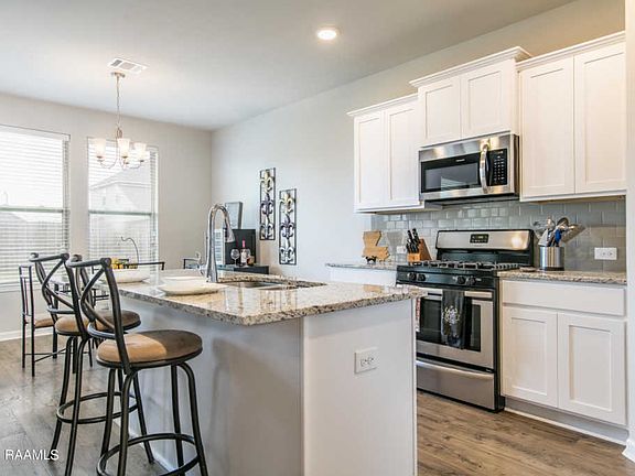 5th image of 206 Amaya Ave