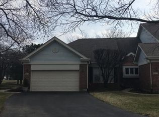 2079 Charter Point Dr, Arlington Heights, IL 60004