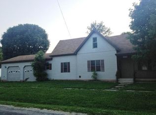 112 N 7th St, Altamont, IL 62411