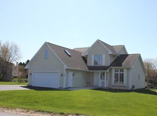 1400 Candlewick Dr NW, Poplar Grove, IL 61065