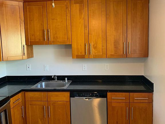 4th image of 1008 Helen Ave #1