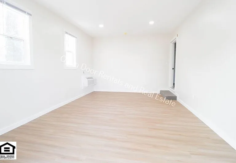 2323 Fox Ave — Photo 8