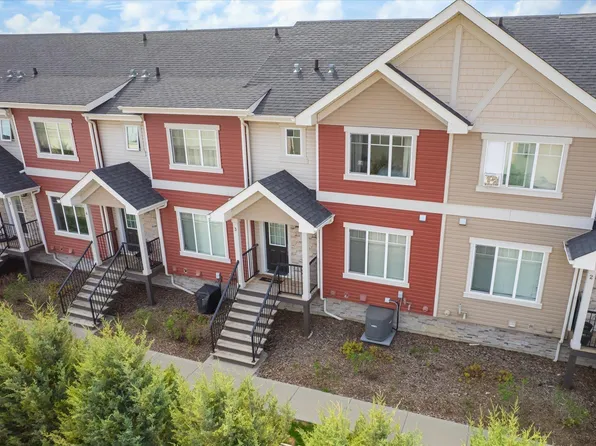 5134 Mullen Rd NW #3, Edmonton, AB T6R 0S7