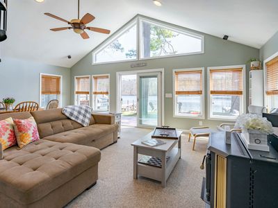 1011 Collettes Grove Road, Derry, NH, 03038