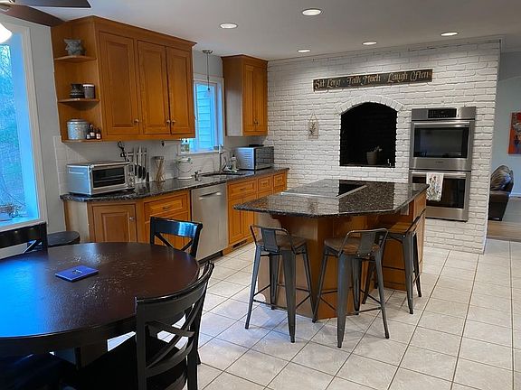 2nd image of 300 Granville Ln