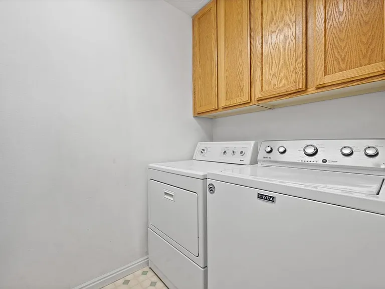 259 N 300 W #33 — Photo 20