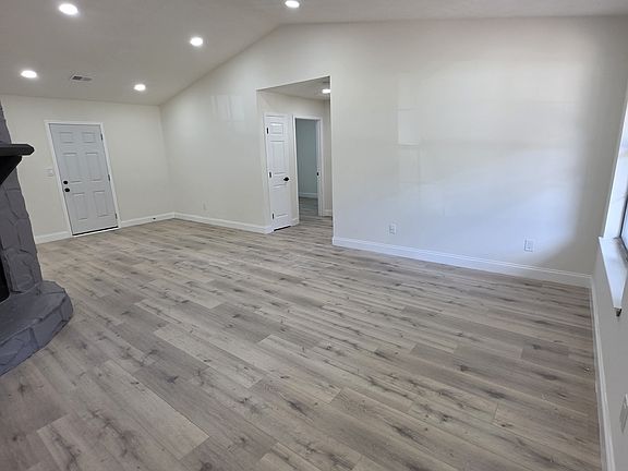 3rd image of 328 Nicole Ct